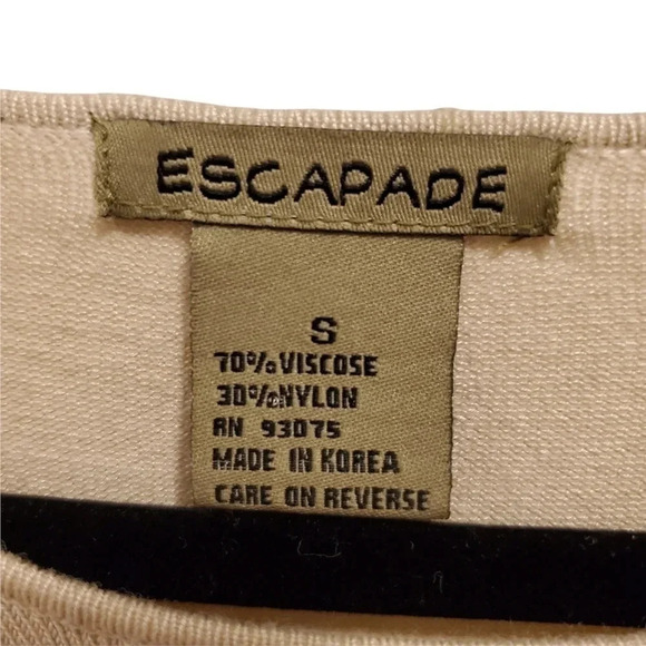 🎉HP🎉Escapade Women's Buckle Top - Picture 4 of 5